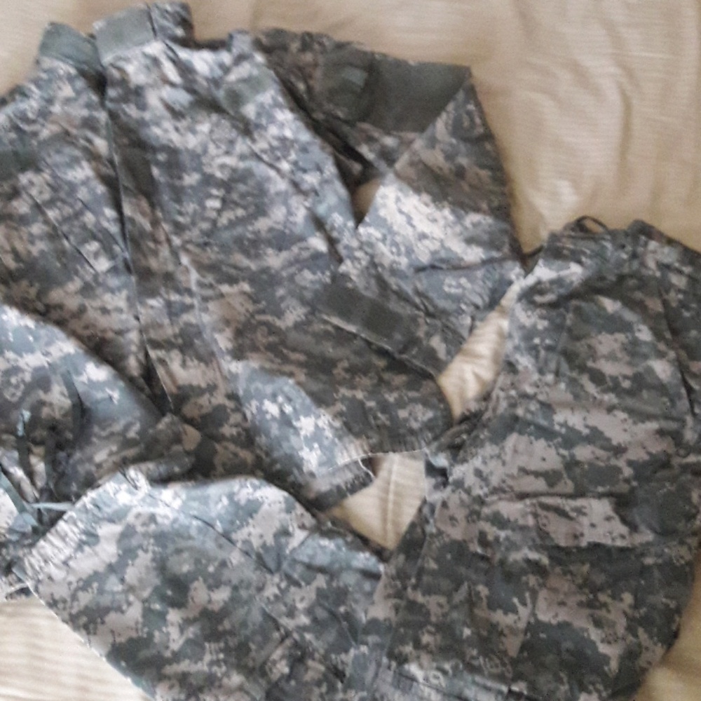 ACU's Army issued fatigues blouse/pants Man/Woman